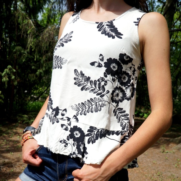 Work casual Flower top - Picture 2 of 5